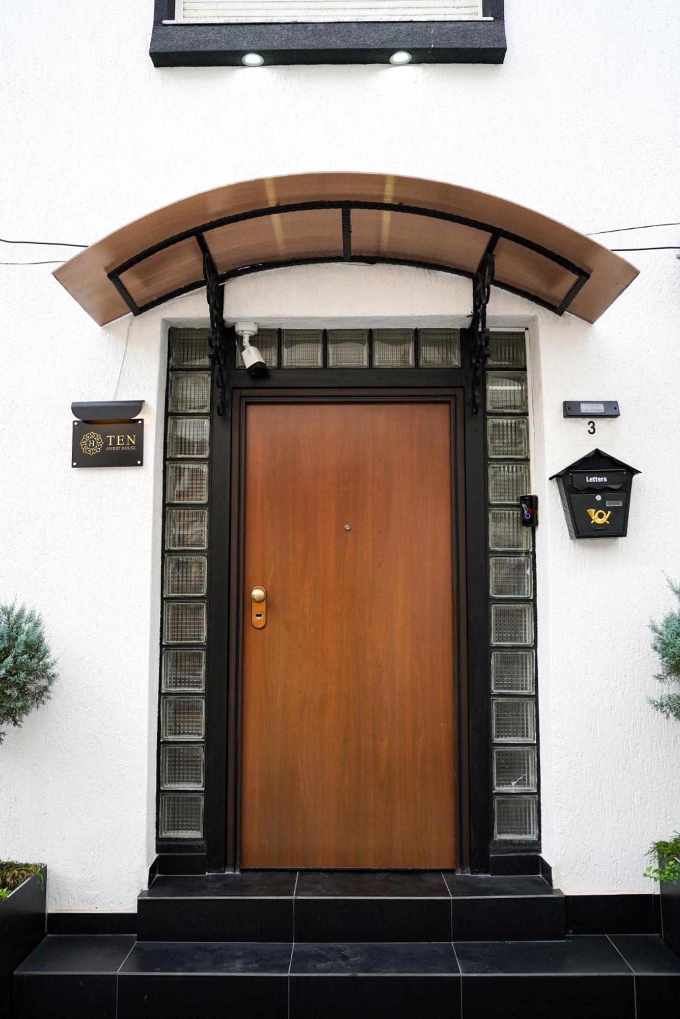 Ten Guest House 普里什蒂纳 外观 照片